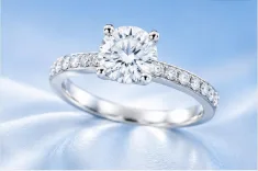 Close-up cincin berlian custom